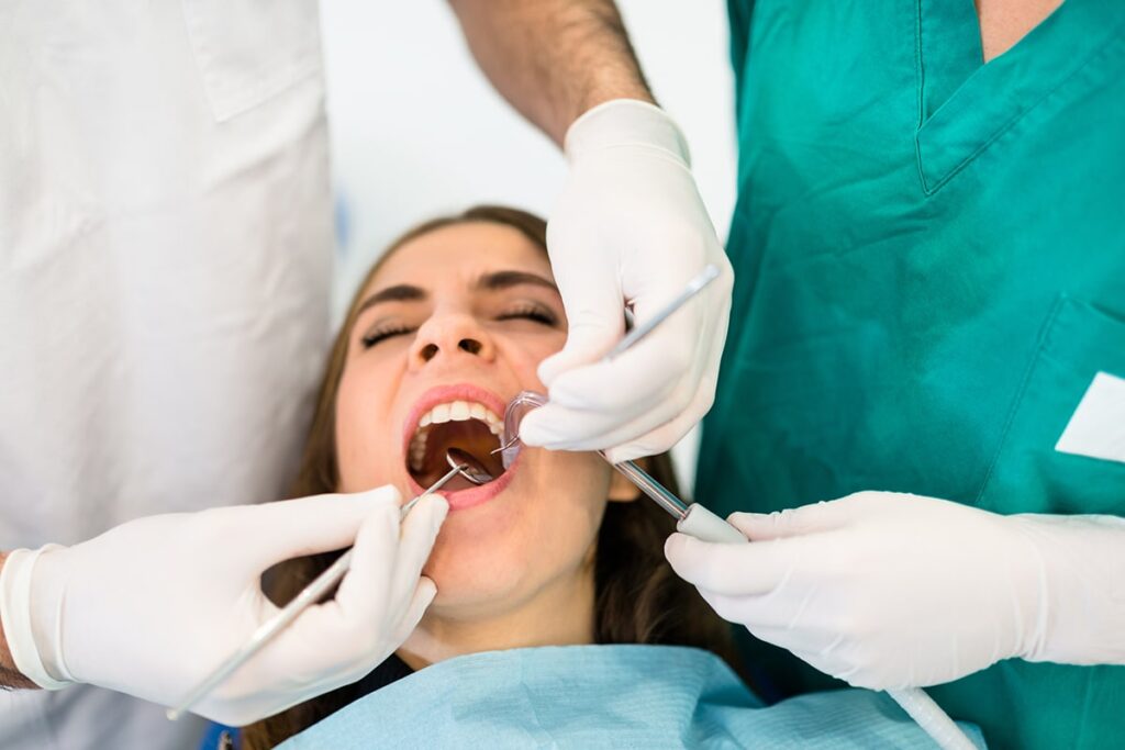 Can A Cracked Tooth Heal On Its Own?